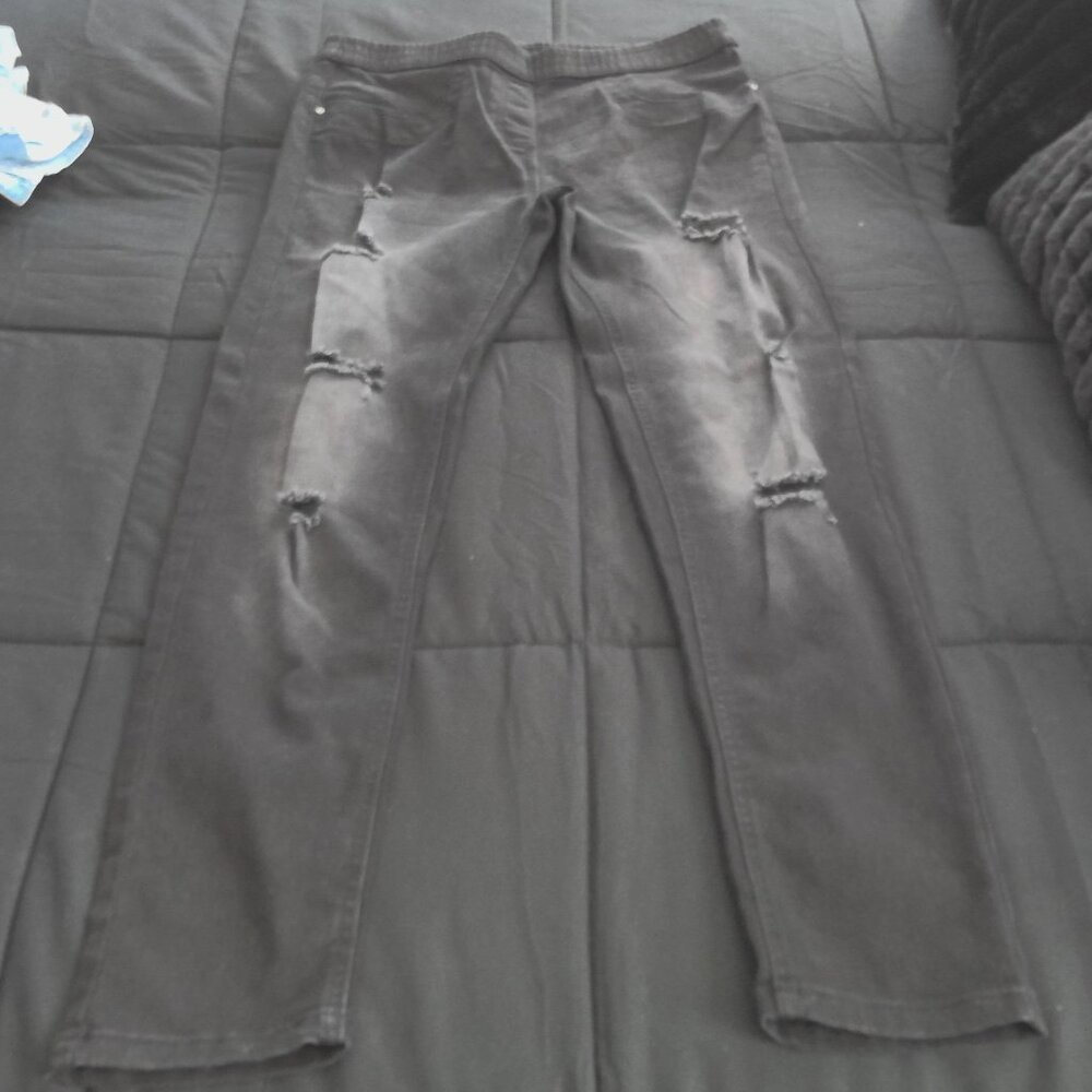 Jegging with holes